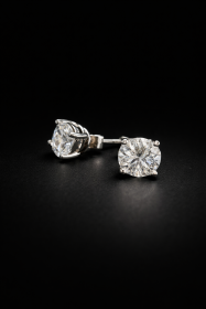 حلق الماس 2 قيراط