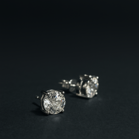 حلق الماس 2 قيراط